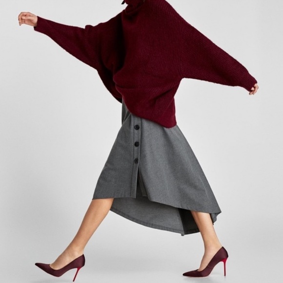 ZARA Beautiful Grey Asymmetrical Skirt with Large Side Buttons - Picture 3 of 11